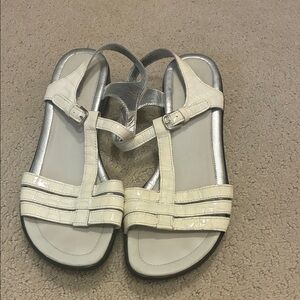 Ecco Sensata Cream Sandals with Silver Details 👵MT